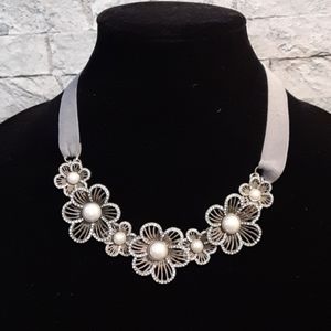 ANN TAYLOR FACTORY FLORAL STATEMENT NECKLACE